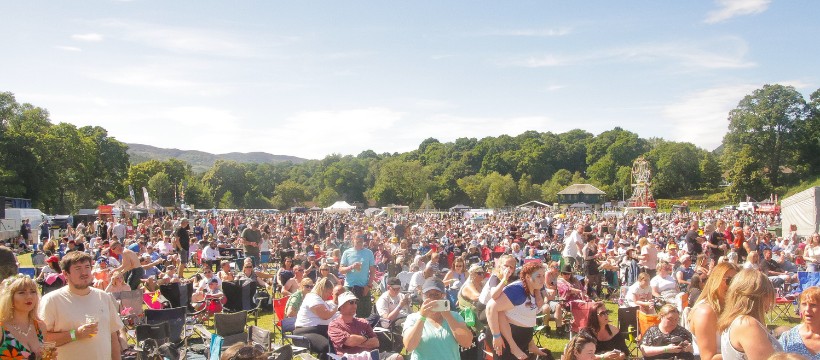 Enjoy vibrant atmosphere and entertainment at Replay Festival's outdoor celebration.